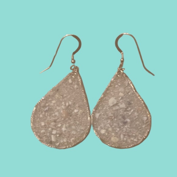 Seashell accent dangle earrings - Picture 3 of 4